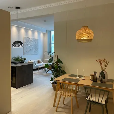 Big Close To Centre With Parking Apartment