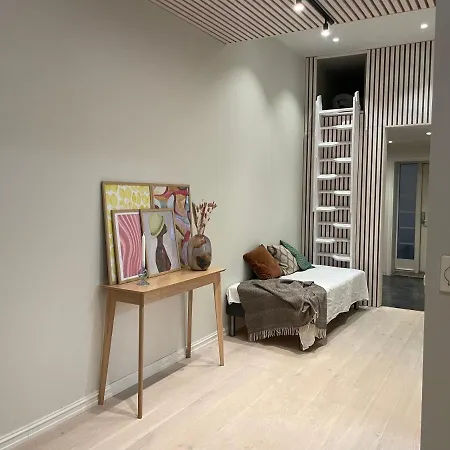 Big Close To Centre With Parking Apartment